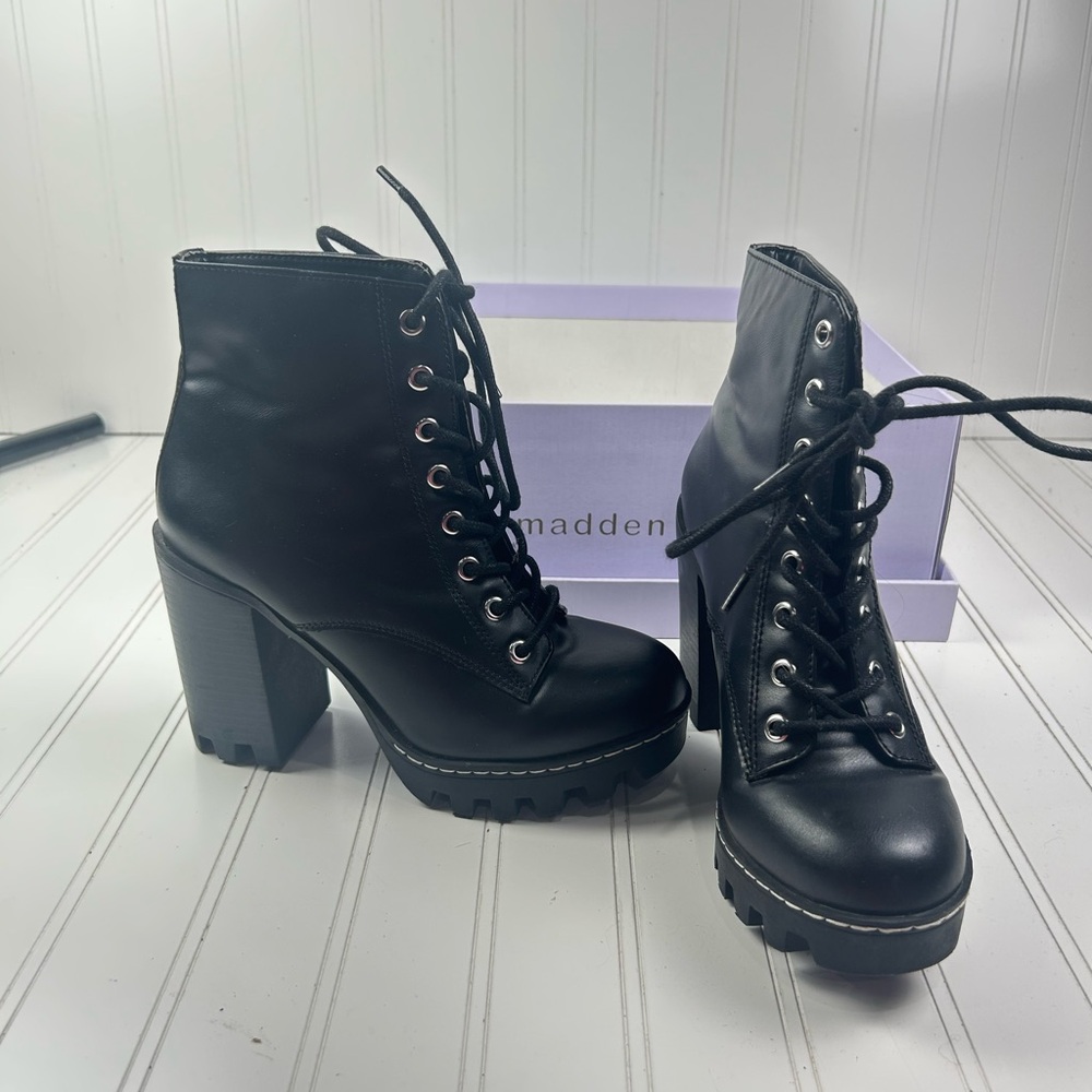 Madden Girl Black Chunky Lace-Up Block Heel Boots Womenโs Size 6.5 - Picture 4 of 8